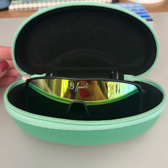 B-Fresh Sunglasses -EUC - Picture 4 of 5